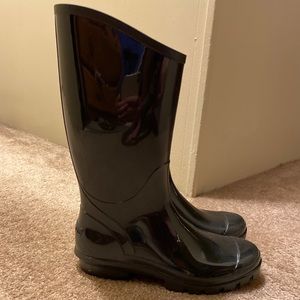 ** SOLD ** Women’s Black Columbia Rain Boots